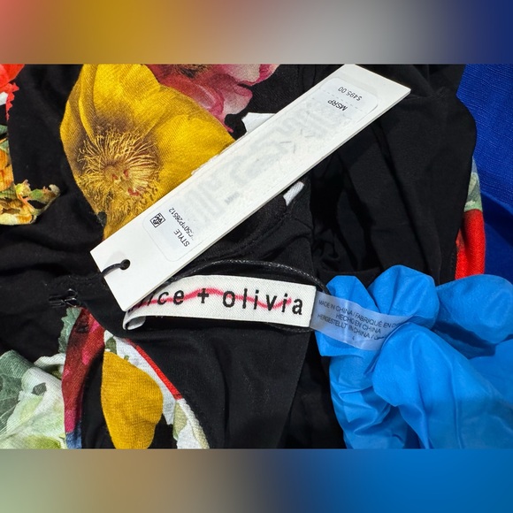 $495 Alice + Olivia
Delora Floral Sleeveless Maxi Dress size 4 - Picture 12 of 13